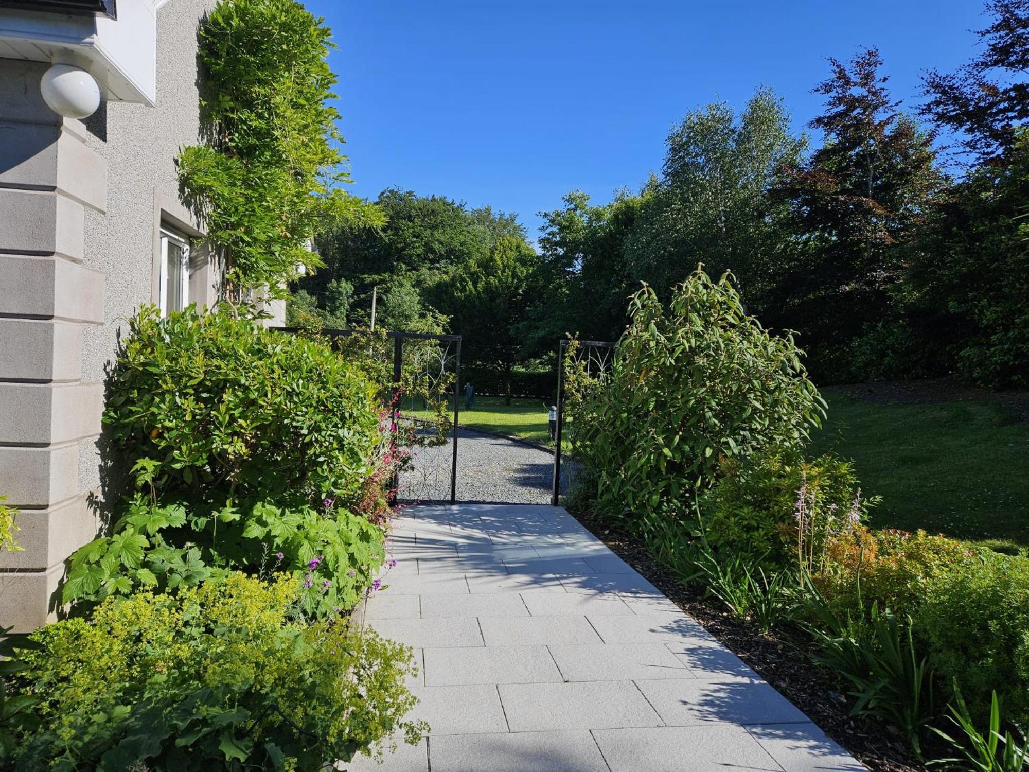 Lynster House Hotell Monaghan Exteriör bild